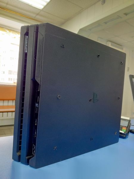 Купить Sony PlayStation 4 Pro 1TB (CUH-7208B) в Усть-Илимск за 19900 руб.