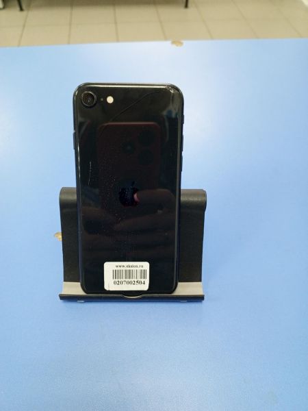Купить Apple iPhone SE 2nd gen. 2020 64GB в Усть-Илимск за 6100 руб.