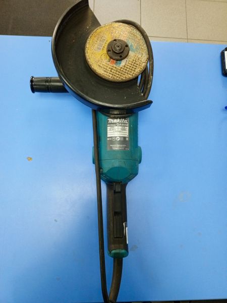 шлифмашина угловая сетевая Makita GA9050 в Усть-Илимск