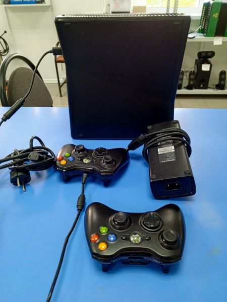 игровая приставка Microsoft Xbox 360 S 4GB (1439) в Усть-Илимск