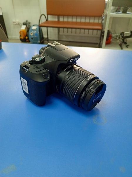 фотоаппарат Canon EOS 1300D (DS126621) Kit с СЗУ в Усть-Илимск