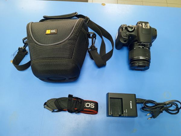 фотоаппарат Canon EOS 1300D (DS126621) Kit с СЗУ в Усть-Илимск