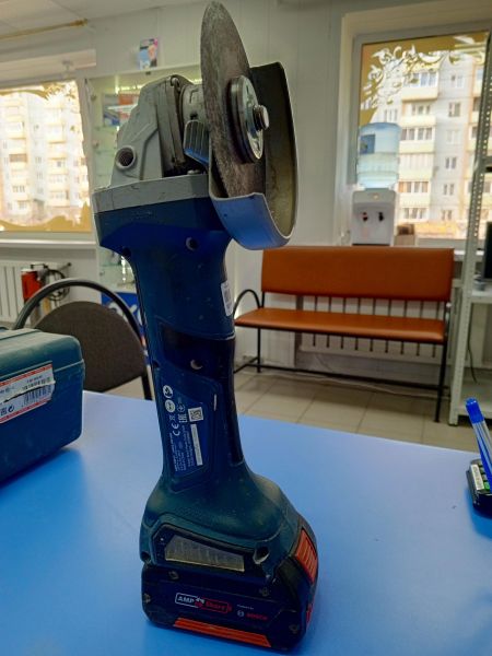 шлифмашина угловая аккумуляторная Bosch GWS 180-Li Professional с СЗУ в Усть-Илимск