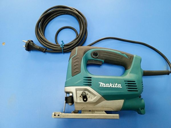 электролобзик Makita JV0600 в Усть-Илимск
