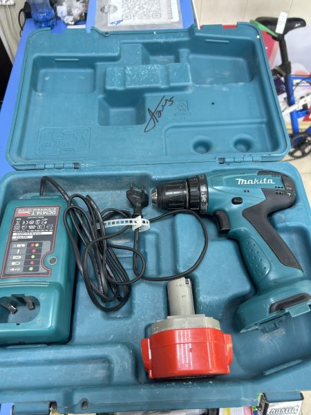 Купить Makita 6281D с СЗУ в Ангарск за 2100 руб.