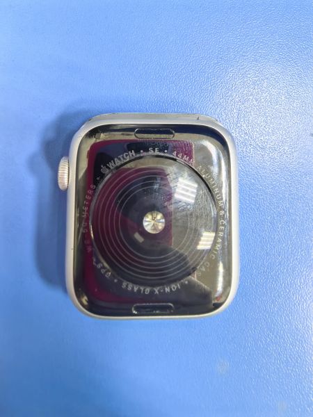 умные часы и браслеты Apple Watch SE 44mm (A2352) с СЗУ в Ангарск