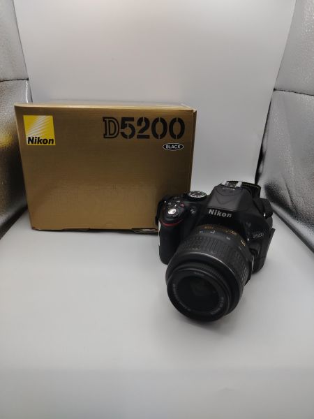 Купить Nikon D5200 Kit с СЗУ в Усть-Илимск за 14200 руб.