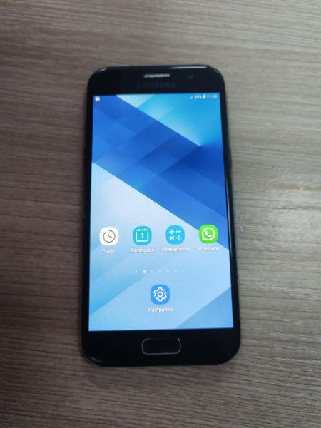 сотовый телефон Samsung Galaxy A3 2017 (A320F) Duos в Усть-Илимск