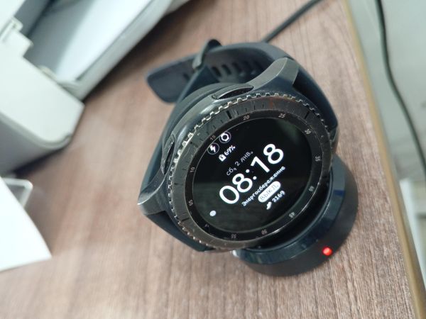 умные часы и браслеты Samsung Gear S3 Frontier (SM-R760) с СЗУ в Усть-Илимск