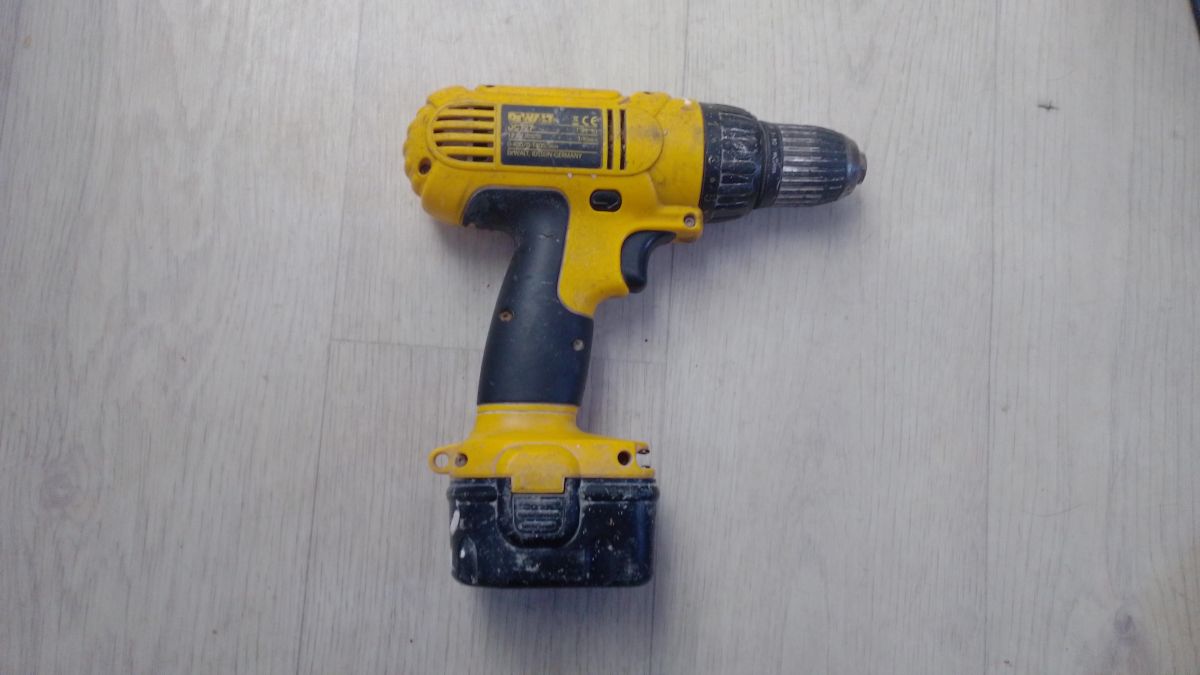 Скупка и продажа Инструмент Шуруповёрты аккумуляторные DeWALT DC727KA с СЗУ  ID:0044017155 на выгодных условиях в Иркутске | Эксион