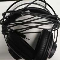 AKG K52