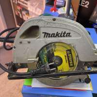 Makita 5704R